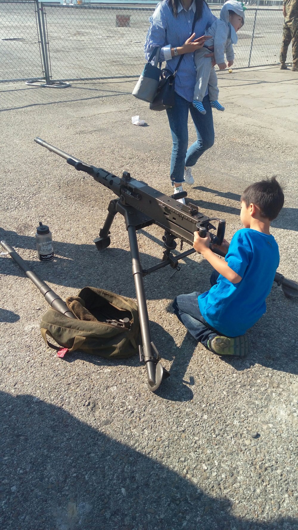這張照片對比ISIS訓練小兵的場景，是否也有點類似?